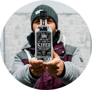 Gin Kiber, ginebra elaborada en la microdestilería de Sergio Carpio, en la cuenca minera asturiana