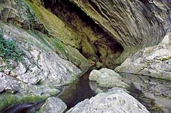 Cueva Deboyu, Caso.