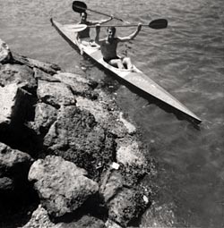 Carlos y Pipo Prendes, en el Descenso del Sella de 1962.