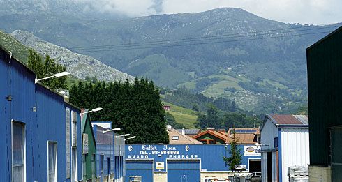 Polígono industrial Santa Rita (Parres).