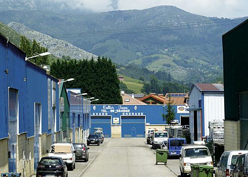 Polígono industrial Santa Rita (Parres).