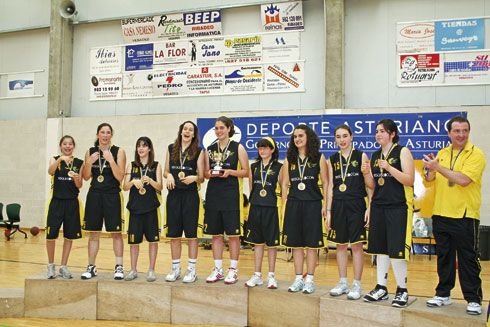 Uno de los equipos femeninos del Club Baloncesto Vegadeo, la temporada 2010/2011