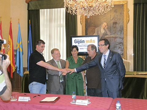 Firma del convenio de Gijón mÁs