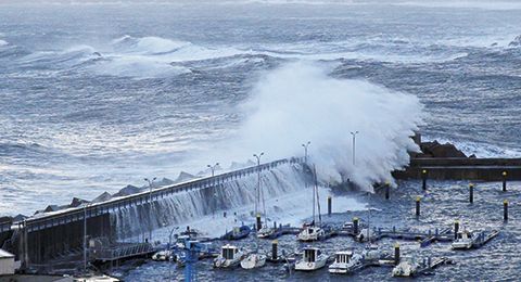 Puerto de Candás en el temporal de febrero de 2014
