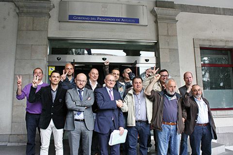 17-4-2014: Participantes de la reunión en Industria sobre Tenneco