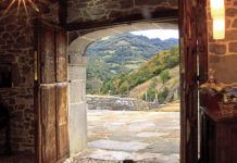 La Casona del Castañíu, en Serrapio (Aller)