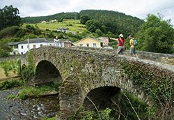Puente medieval en Piantón