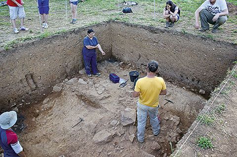 Excavación del lugar de Las Corvas, poblado neolítico al aire libre.