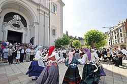 Danza asturiana en el día de San Xuan. Mieres
