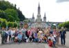Foto de grupo en un viaje organizado por la Asociación CIMA a Lourdes y Biarritz