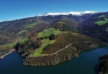 Embalse de Doiras y pueblo de Silvón (Boal)