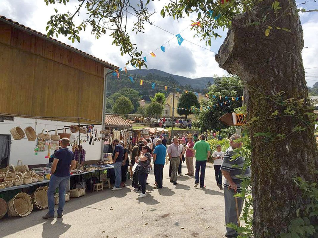 Mercadillo Tradicional en las fiestas de La Ponte (Pravia)