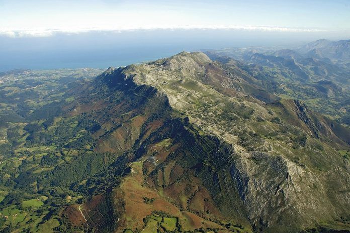 Vista de la Sierra del Sueve (Colunga)