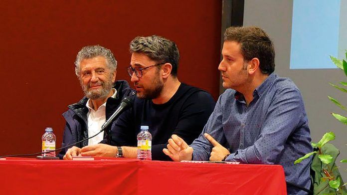 navia-feria-libro-maxim-huerta Màxim Huerta con el alcalde de Navia, Ignacio García Palacios y el concejal de cultura Gonzalo Asenjo Palmerola en la XII Feria del Libro de Navia