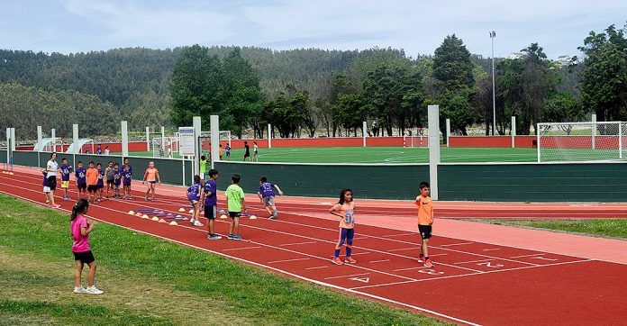 Cancha polideportiva y pistas de atletismo “Miguel Alzola”, en Navia