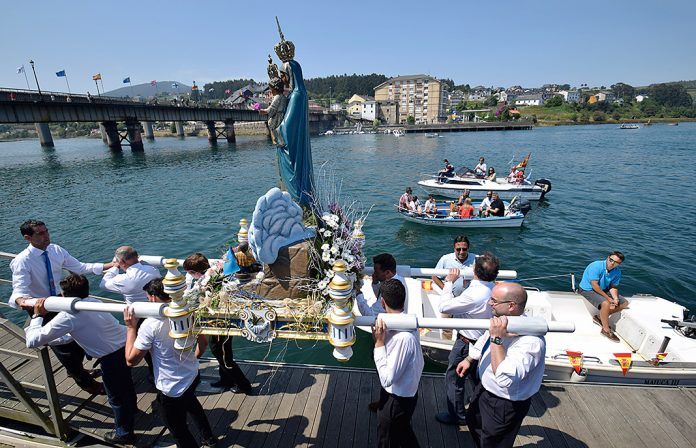 Procesión de la Virgen de la Barca (Navia)