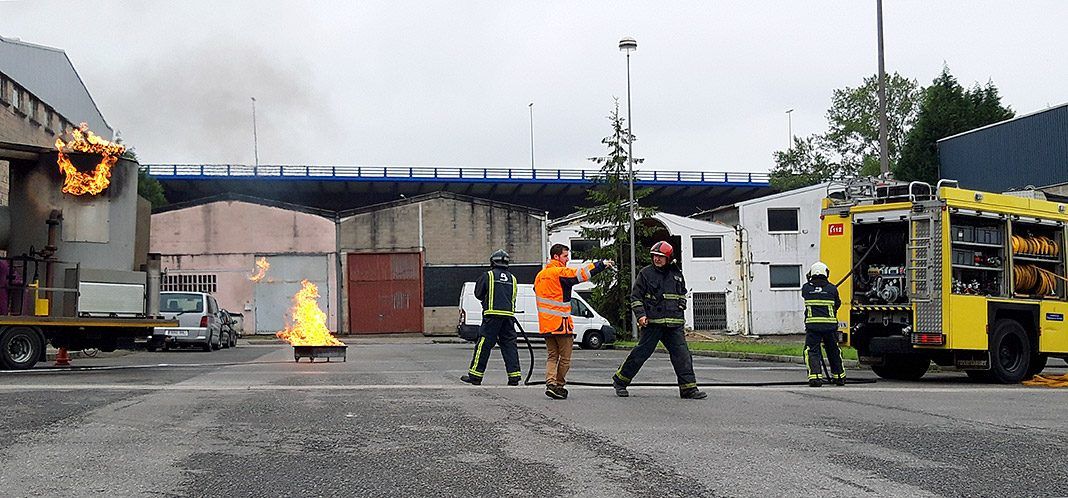 Simulacro de emergencia en los viales de Silvota