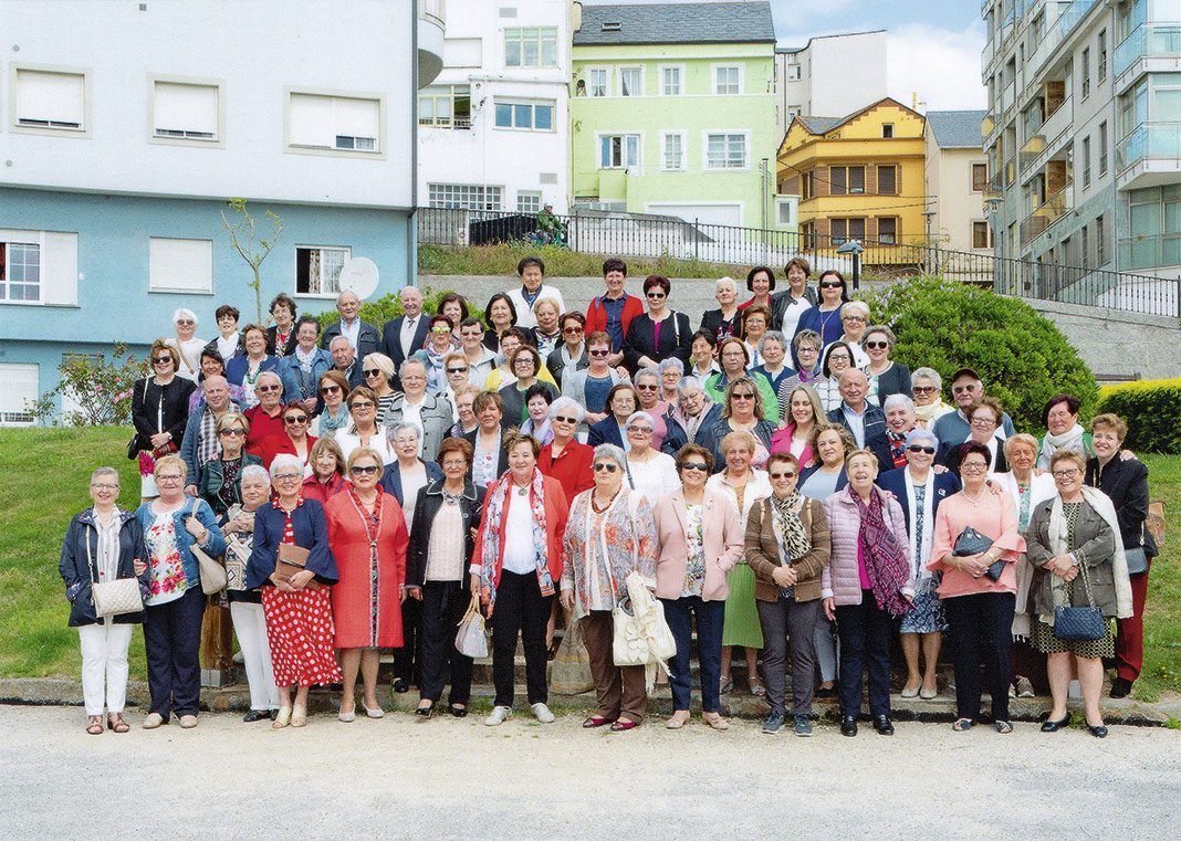 Integrantes de la Asociación Amas de Casa Virxe do Carmen con otras asociaciones en el Día Provincial de las Amas de Casa, en Foz