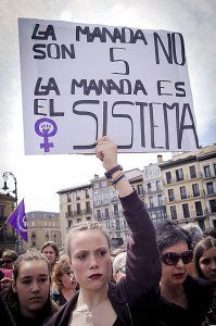 Pancarta “La Manada no son 5, la Manada es el sistema”