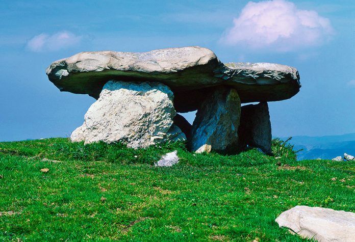 Dolmen de Merillés, Tineo