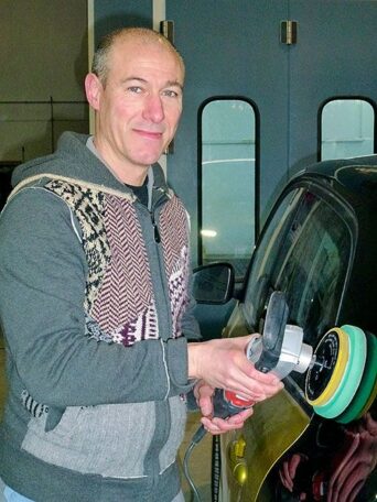 Empresario, un ejercicio de resiliencia y esfuerzo 1 Víctor Manuel Sampedro Acebo. Talleres Mivicar Sancristóbal