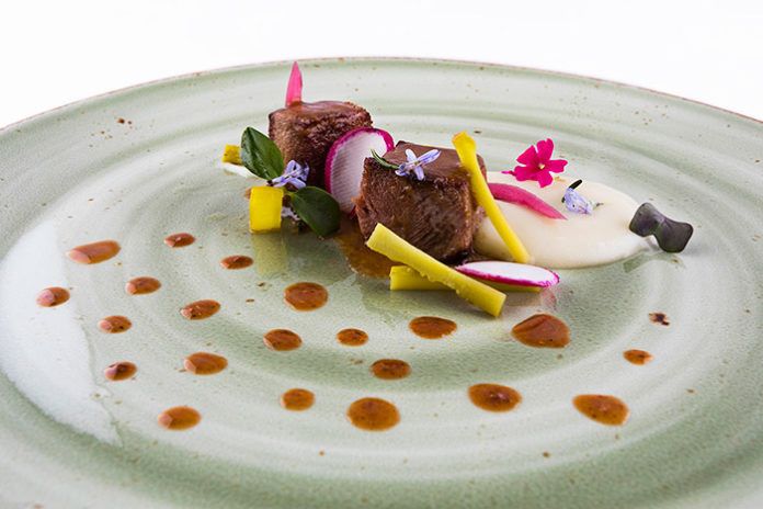 receta-meloso-de-ternera-encurtidos Meloso de ternera, encurtidos y emulsión tex-mex con flores de romero y verbena