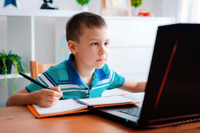 Estudiante via online