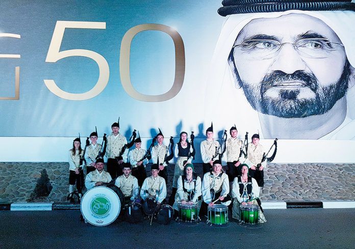 La Banda de Gaitas Reina del Truébano en Dubai, donde tuvo ocasión de tocar ante el Jeque de los Emiratos