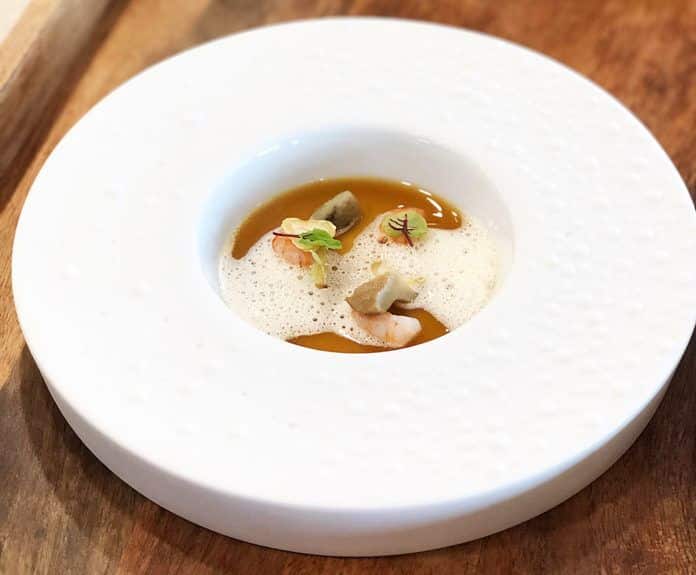 Quisquilla con caldo de puchero y alcachofas