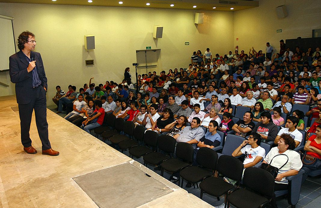 Alberto Coto. Campeón del Mundo y Récord Guinness en Cálculo Mental, dando una charla