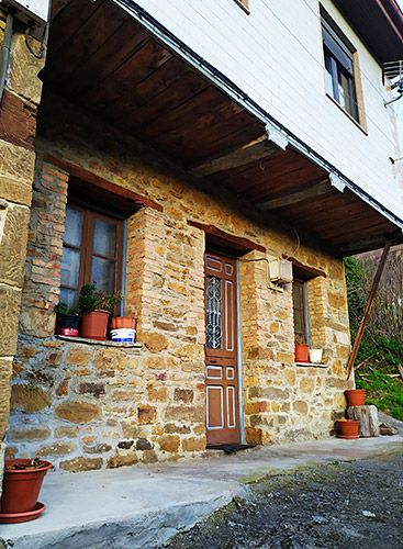 Bar-tienda La Caleyuca, ubicada en La Güeria de Urbiés (Mieres)