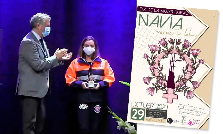 El alcalde de Navia, Ignacio García Palacios, entrega en el marco del Día de la Mujer Rural el galardón a Aisa García, en representación de Protección Civil Navia.