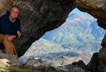José Luis Cabo desde la Ventana del Aveduriu (Riosa). Foto de José Luis Cabo Sariego, cronista oficial de Riosa