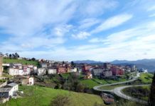 Vista parcial de la villa de Tineo (foto de archivo)
