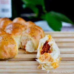 Trozo de flor de pan preñao de picadillo de chorizo
