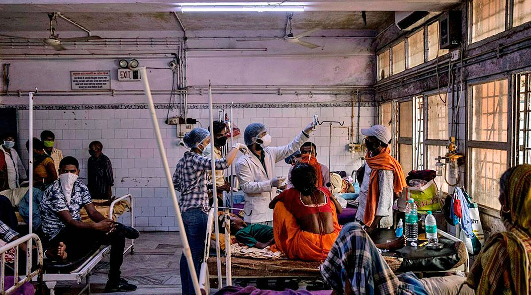 Pacientes con COVID en el hospital de Bakhtiyarpur, Patna (India)