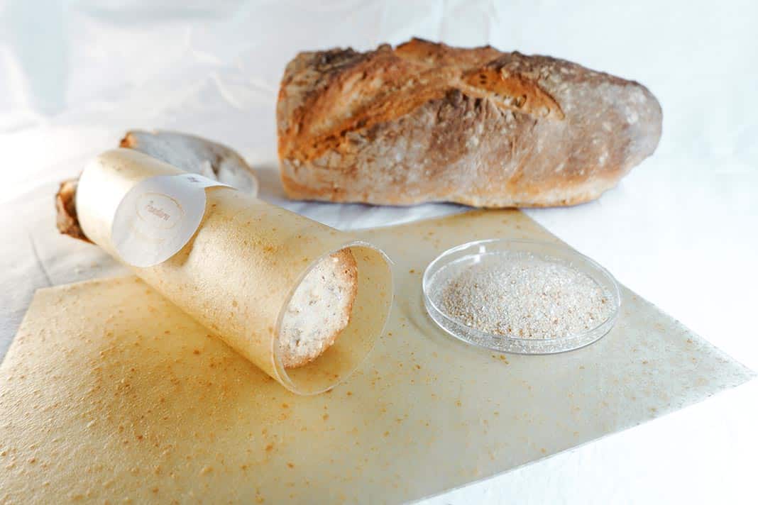 Embalaje de bioplástico orgánico fabricado con pan duro