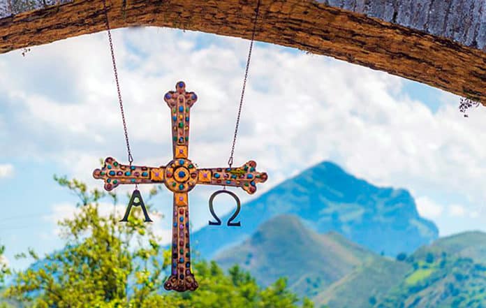 Cruz de la Victoria en el puente de Cangas de Onís