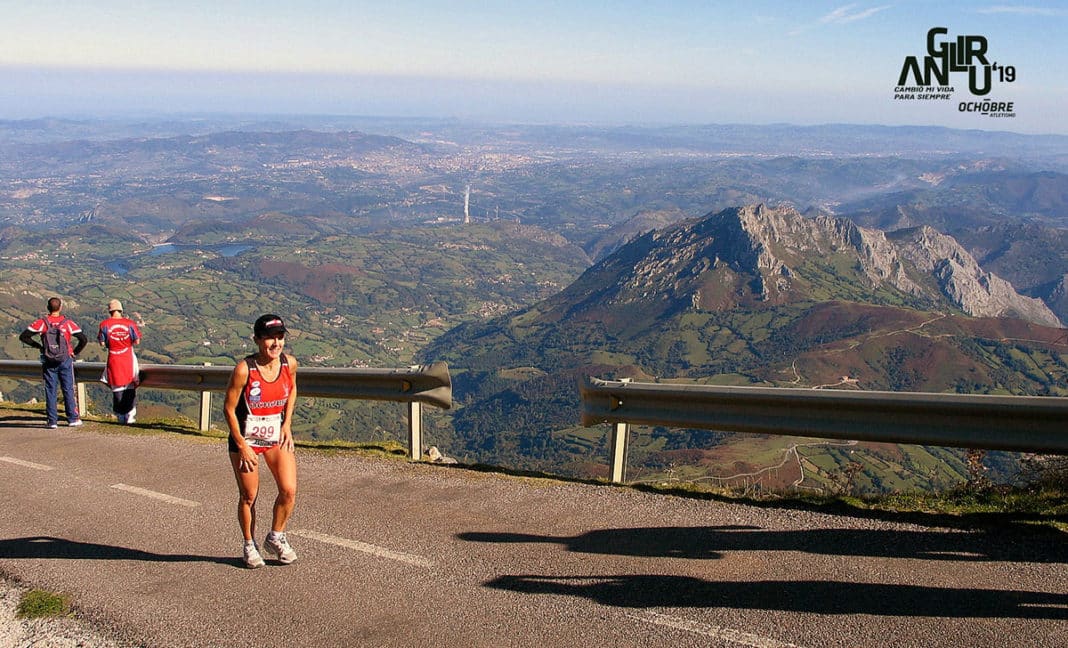 Merche Carbonell subiendo al Angliru en 2019