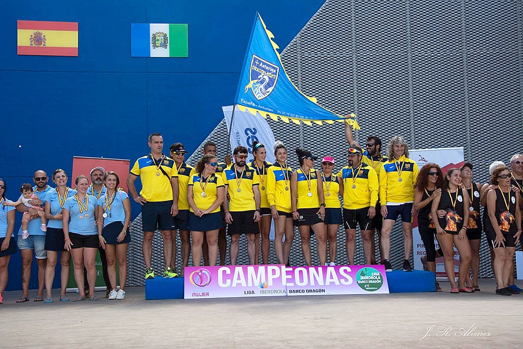 El equipo de Asturias Dragón Boat DB12 Mixto en Murcia, recogiendo el oro en el Campeonato de España de Larga Distancia de 2019