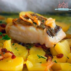 Bacalao al horno con pasas y patatas panadera