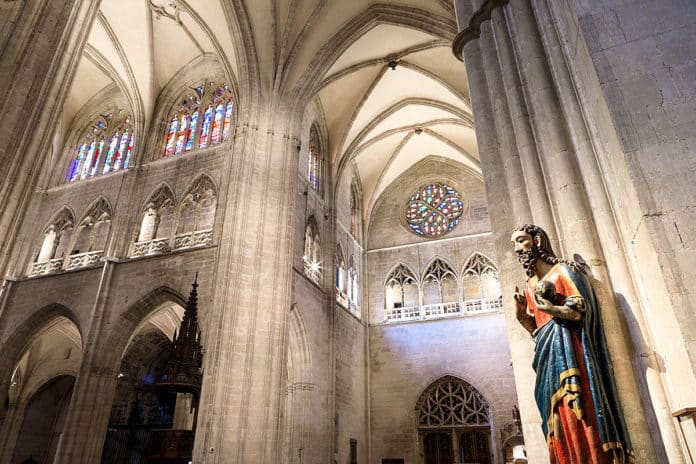 Imagen del Salvador en el interior de la Catedral de Oviedo