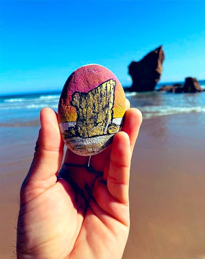 El Caballar, playa del Aguilar (Muros de Nalón). Piedra de @piedresnelcamin