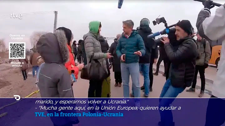 Franganillo en la frontera de Polonia-Ucrania entrevistando a ciudadanos que huyen del país