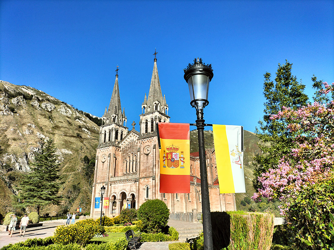 Basílica de Covadonga en el Día de Asturias