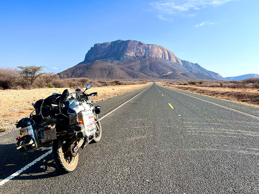 Carretera en Kenia, muy cerca de la frontera con Etiopía