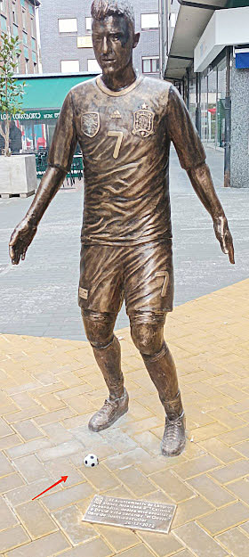 Estatua del exfutbolista David Villa