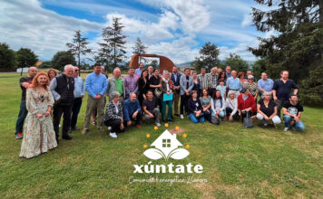 Algunos de los integrantes de Xúntate Llanera, primera comunidad energética en el Principado de Asturias