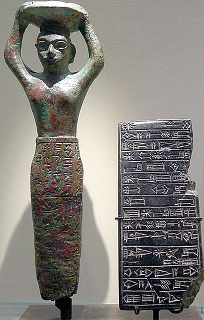 Shulgi y una tablilla cuneiforme