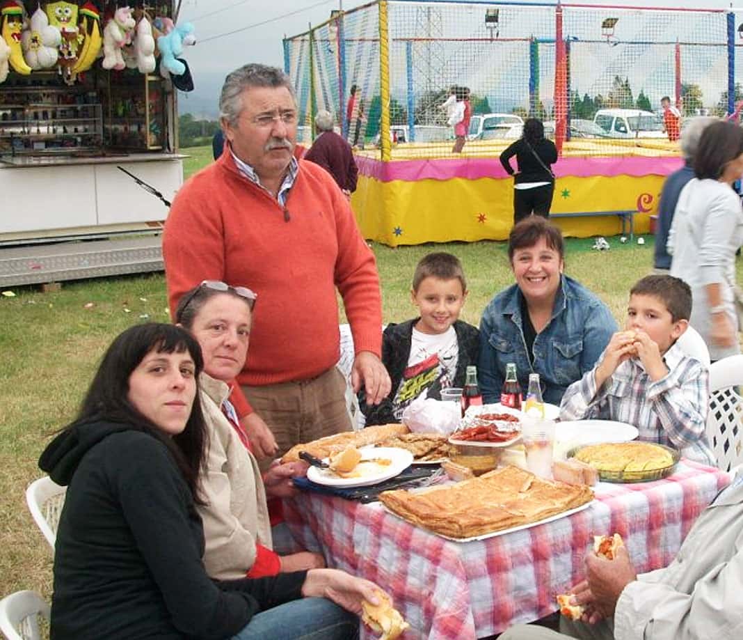 En la romería de San Esteban de las Cruces, Sonya y parte de su familia, en 2011